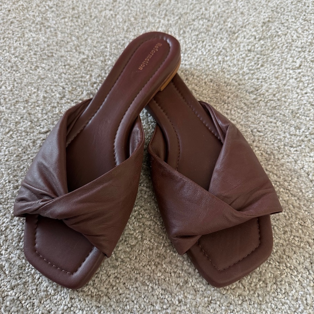 Reformation Mikki Twist Flat Sandal